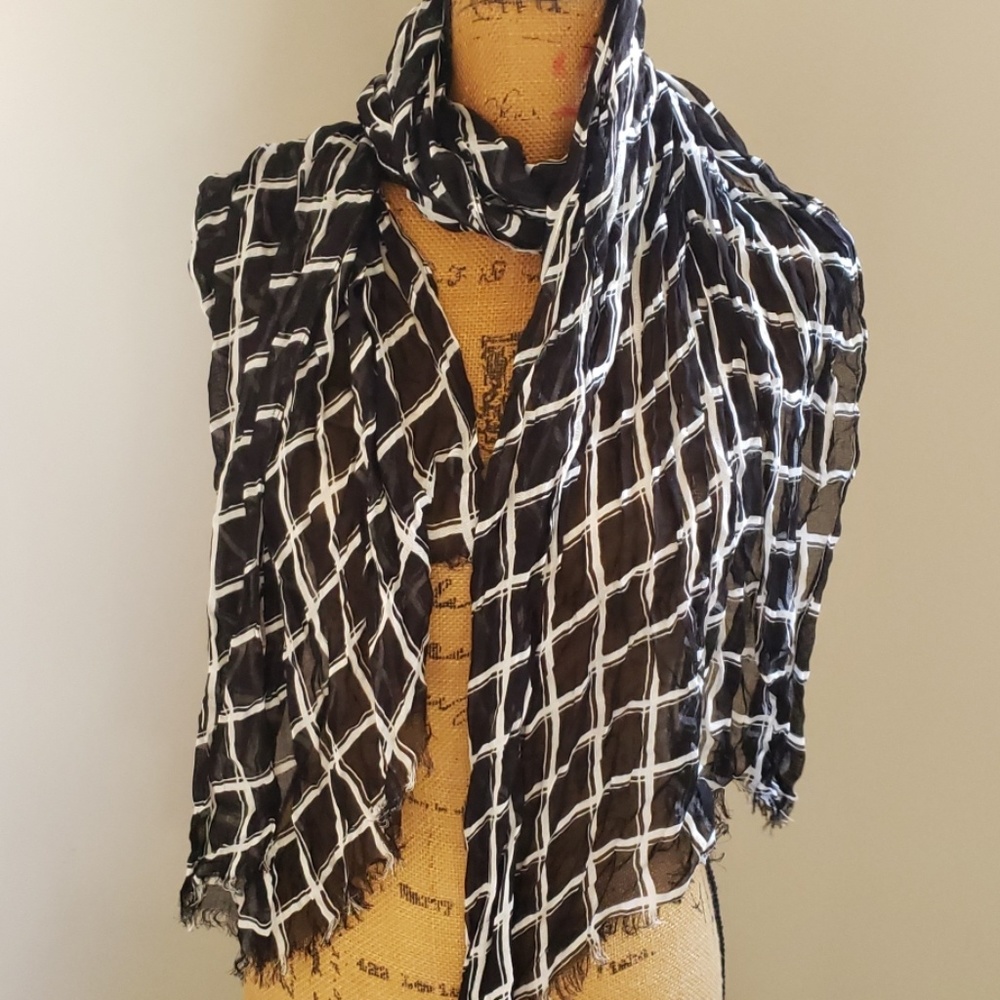 Black and white scarf new with tags